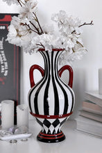 Charger l&#39;image dans la galerie, Vase en Porcelaine Funhouse (I24)
