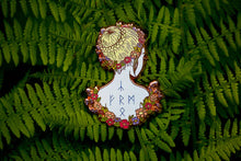 Load image into Gallery viewer, Broche May Queen Midsommar
