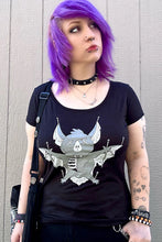 Load image into Gallery viewer, T-Shirt Taxidermy Bat
